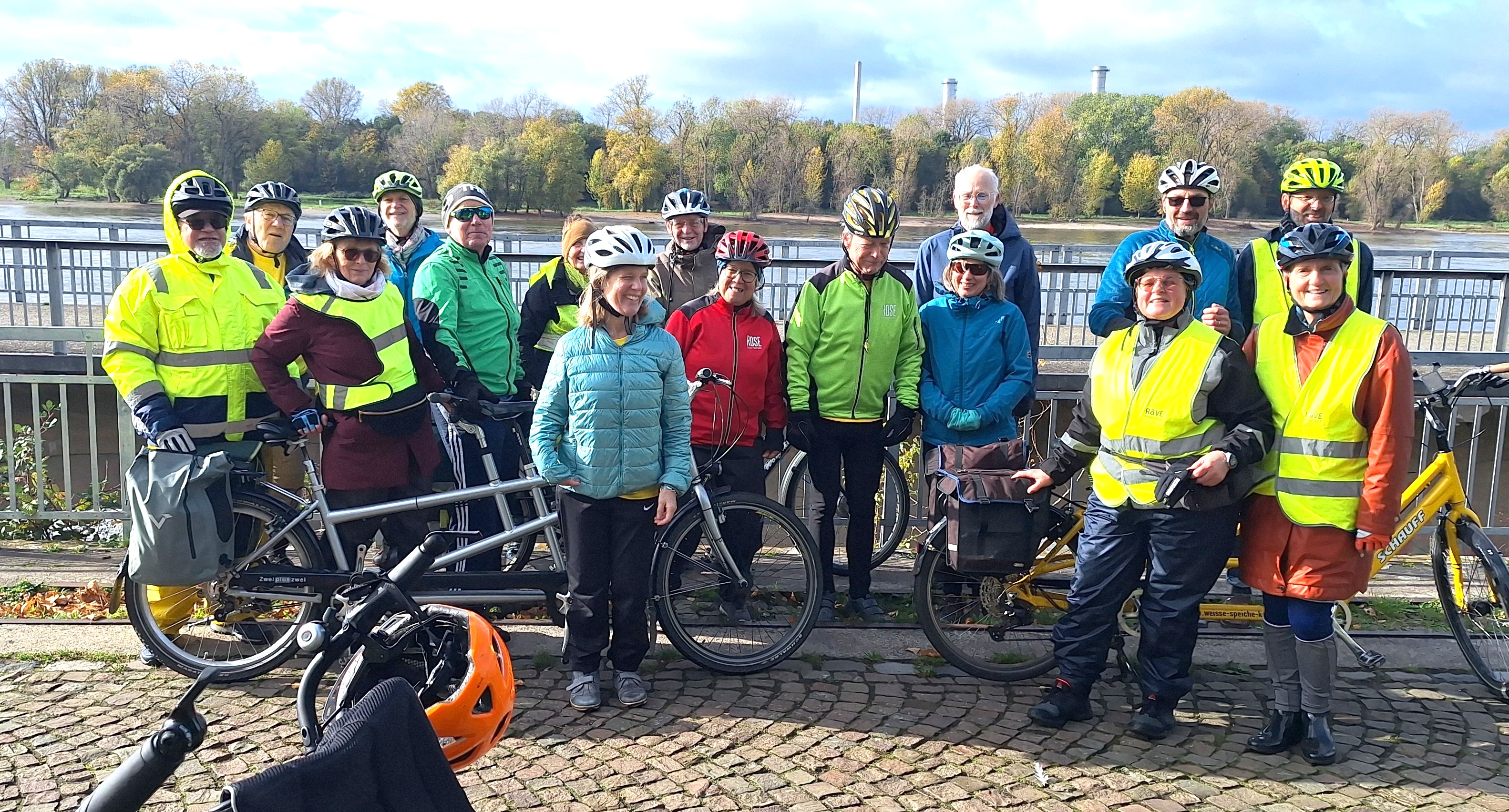 Gruppenfoto am Rhein